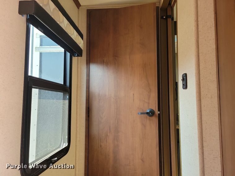 image for item DN3520 2015 Jayco Siesmic Wave 310 toy hauler camper