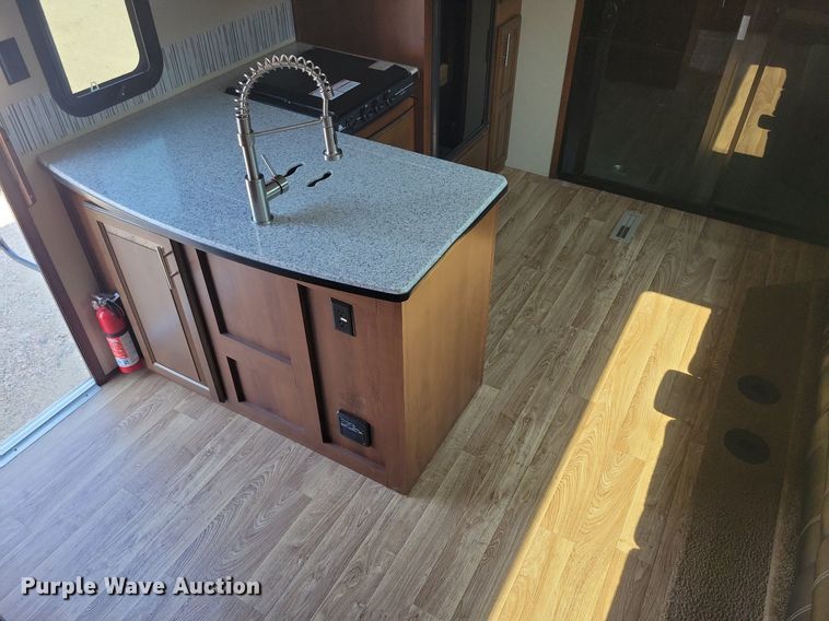 image for item DN3520 2015 Jayco Siesmic Wave 310 toy hauler camper