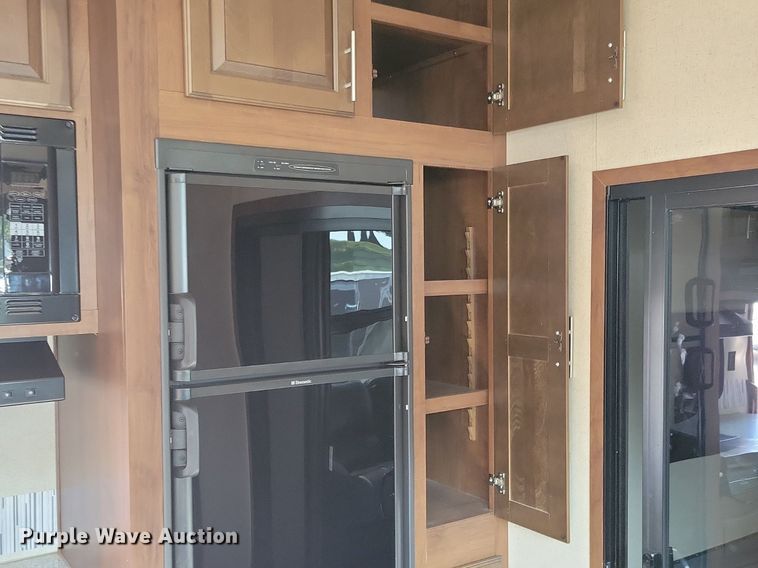 image for item DN3520 2015 Jayco Siesmic Wave 310 toy hauler camper