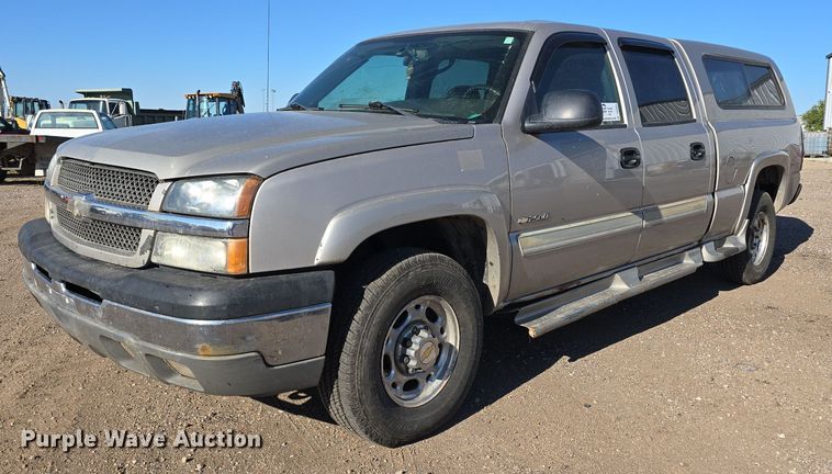 image for item DO5452 2004 Chevrolet Silverado 2500 Crew Cab pickup truck
