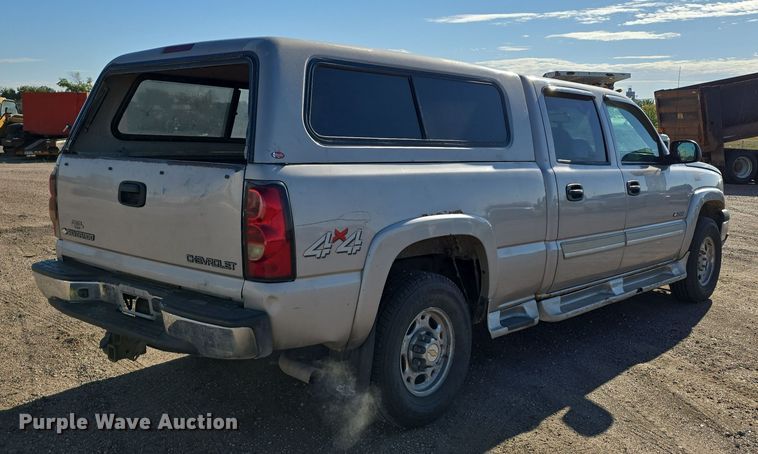 image for item DO5452 2004 Chevrolet Silverado 2500 Crew Cab pickup truck