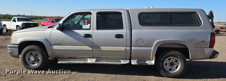 image for item DO5452 2004 Chevrolet Silverado 2500 Crew Cab pickup truck