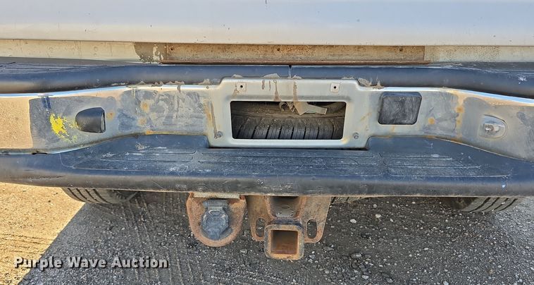 image for item DO5452 2004 Chevrolet Silverado 2500 Crew Cab pickup truck