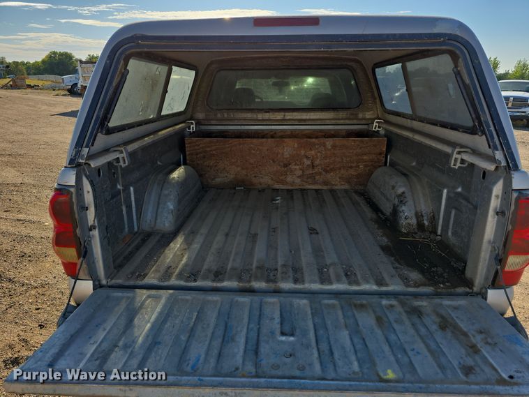 image for item DO5452 2004 Chevrolet Silverado 2500 Crew Cab pickup truck