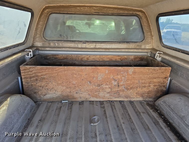 image for item DO5452 2004 Chevrolet Silverado 2500 Crew Cab pickup truck