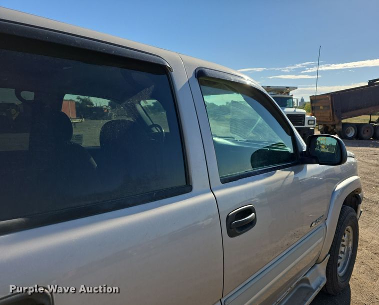 image for item DO5452 2004 Chevrolet Silverado 2500 Crew Cab pickup truck