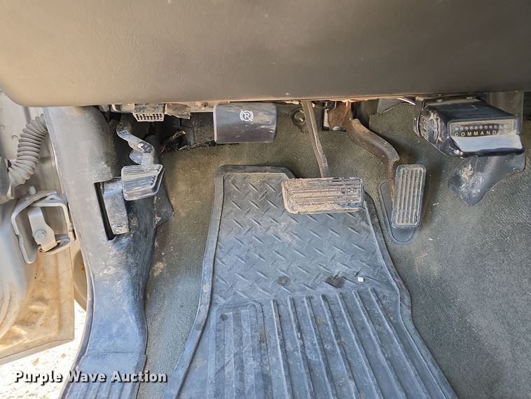 image for item DO5452 2004 Chevrolet Silverado 2500 Crew Cab pickup truck