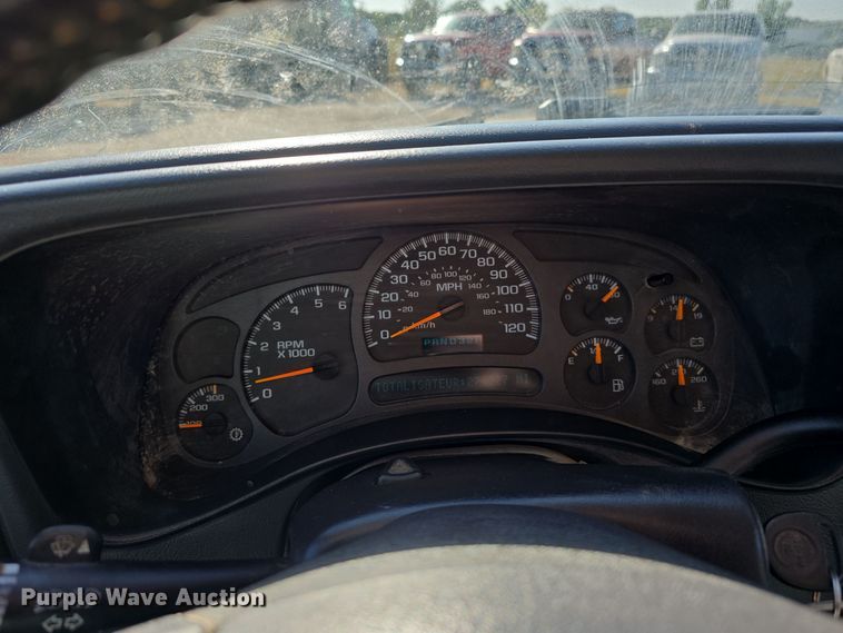 image for item DO5452 2004 Chevrolet Silverado 2500 Crew Cab pickup truck