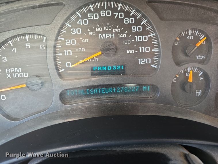 image for item DO5452 2004 Chevrolet Silverado 2500 Crew Cab pickup truck