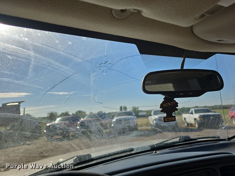 image for item DO5452 2004 Chevrolet Silverado 2500 Crew Cab pickup truck