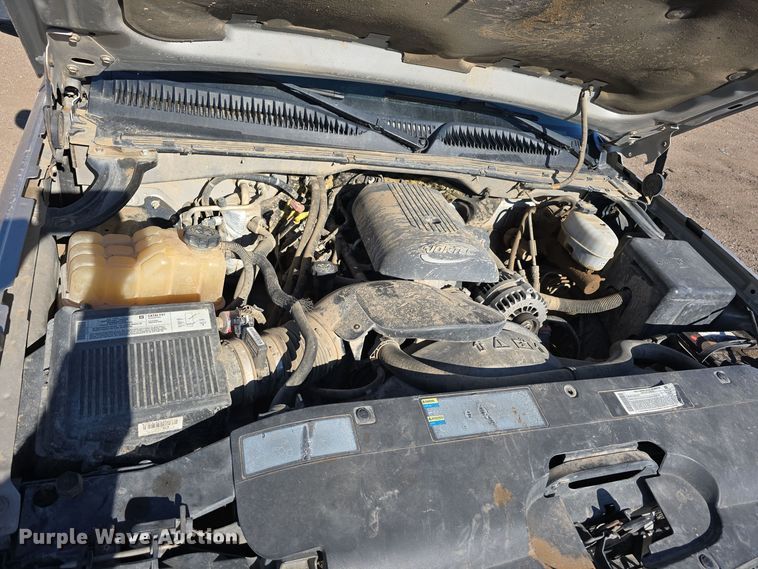 image for item DO5452 2004 Chevrolet Silverado 2500 Crew Cab pickup truck