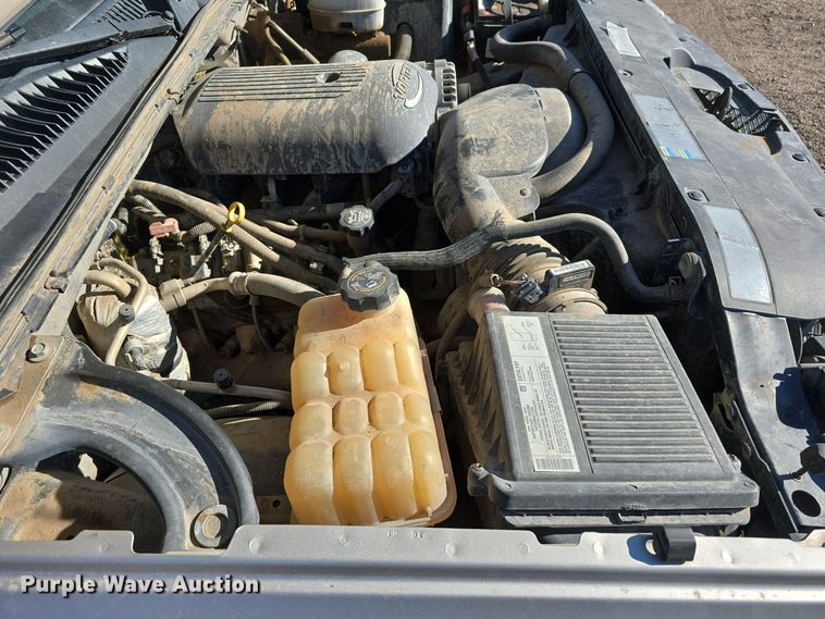 image for item DO5452 2004 Chevrolet Silverado 2500 Crew Cab pickup truck