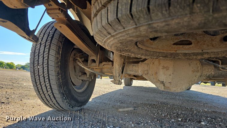 image for item DO5452 2004 Chevrolet Silverado 2500 Crew Cab pickup truck