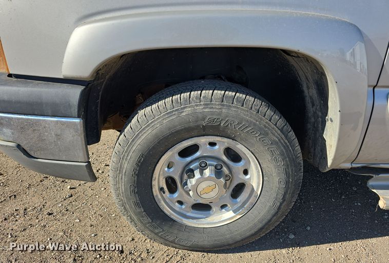 image for item DO5452 2004 Chevrolet Silverado 2500 Crew Cab pickup truck