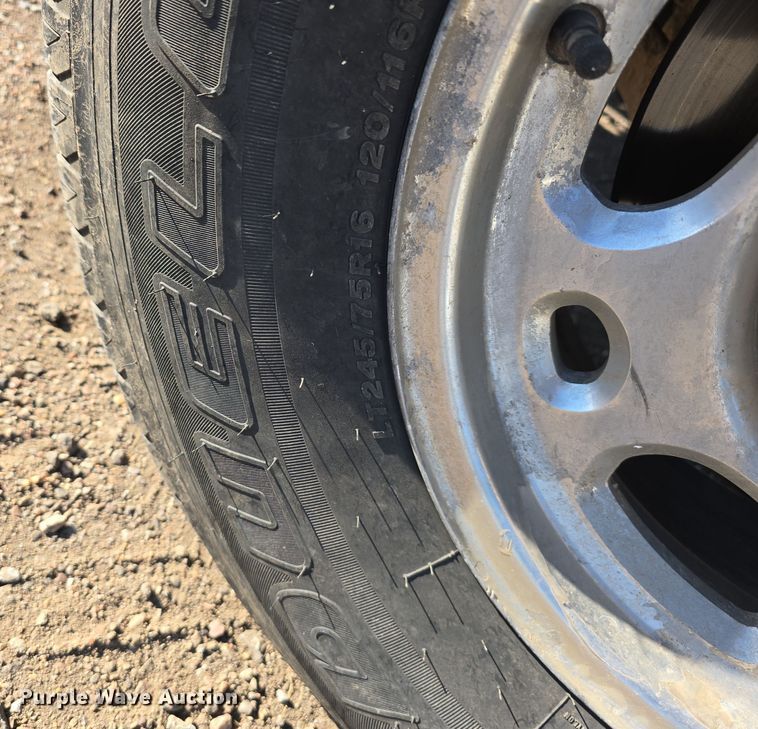 image for item DO5452 2004 Chevrolet Silverado 2500 Crew Cab pickup truck