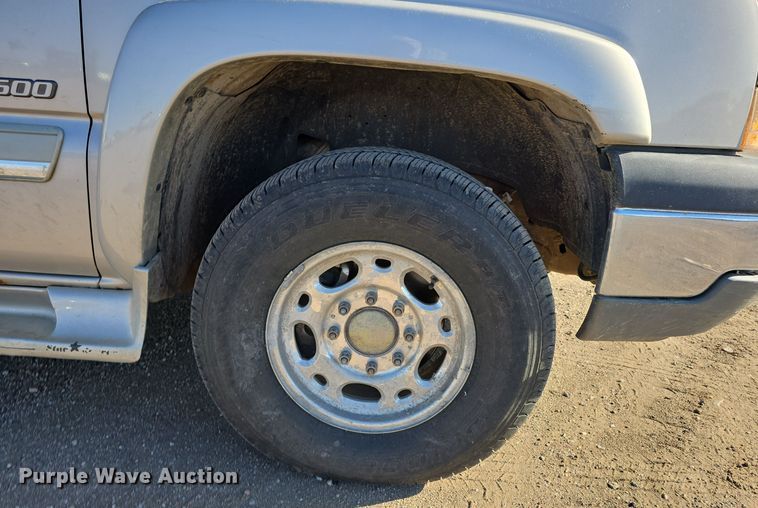 image for item DO5452 2004 Chevrolet Silverado 2500 Crew Cab pickup truck