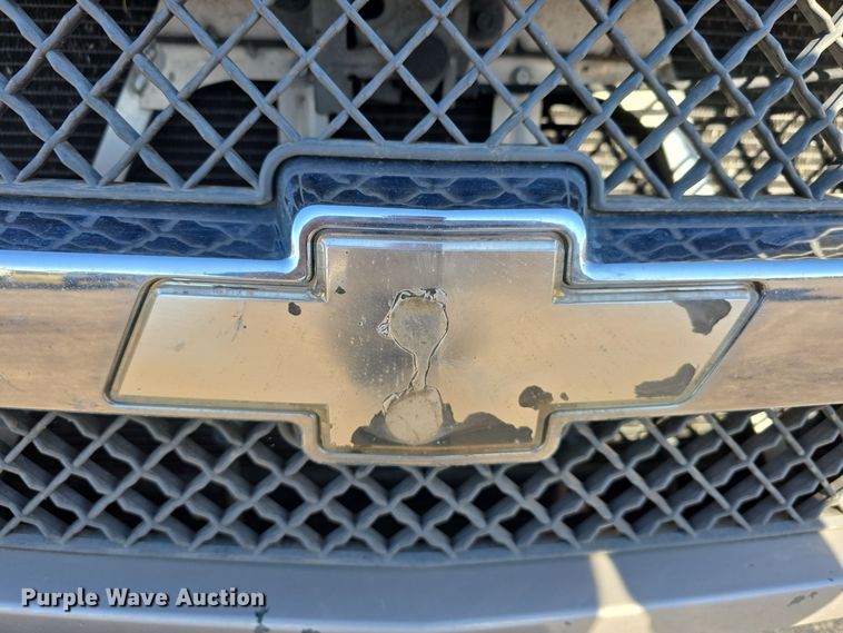 image for item DO5452 2004 Chevrolet Silverado 2500 Crew Cab pickup truck