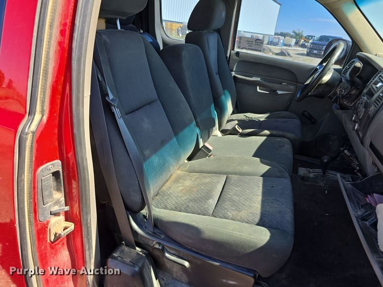 image for item DO5458 2012 Chevrolet Silverado 1500 Ext. Cab pickup truck