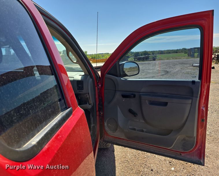 image for item DO5458 2012 Chevrolet Silverado 1500 Ext. Cab pickup truck