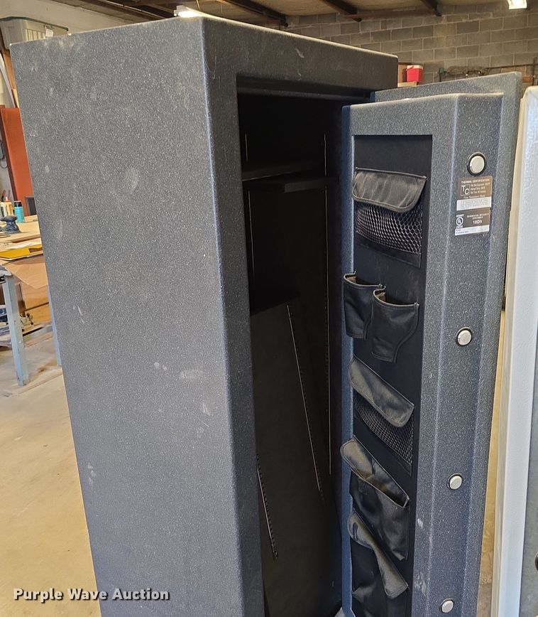 image for item DO5527 Scheels Outfitters safe