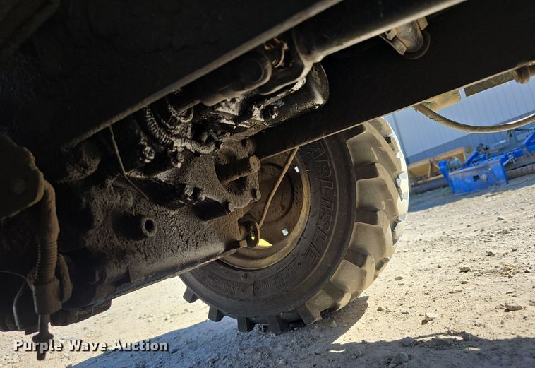 image for item DO5537 2012 John Deere 1023E MFWD tractor