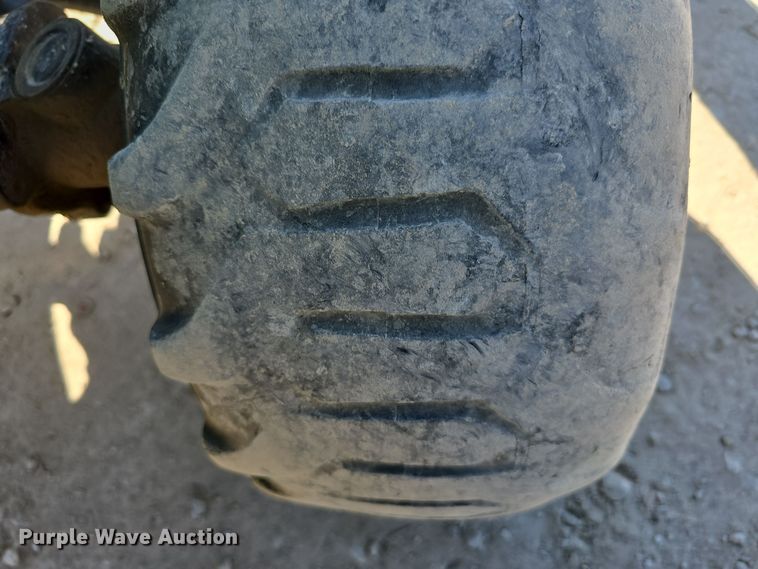 image for item DO5537 2012 John Deere 1023E MFWD tractor