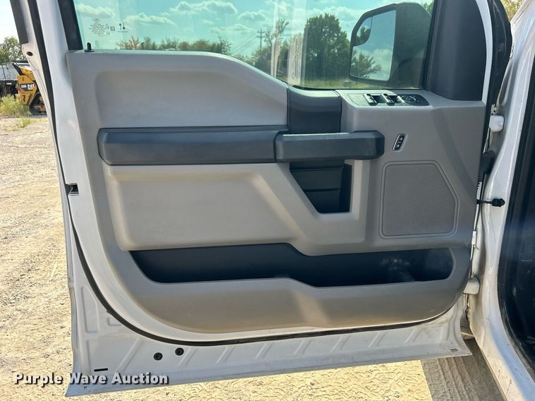 image for item DO7535 2020 Ford F150 XL SuperCrew pickup truck