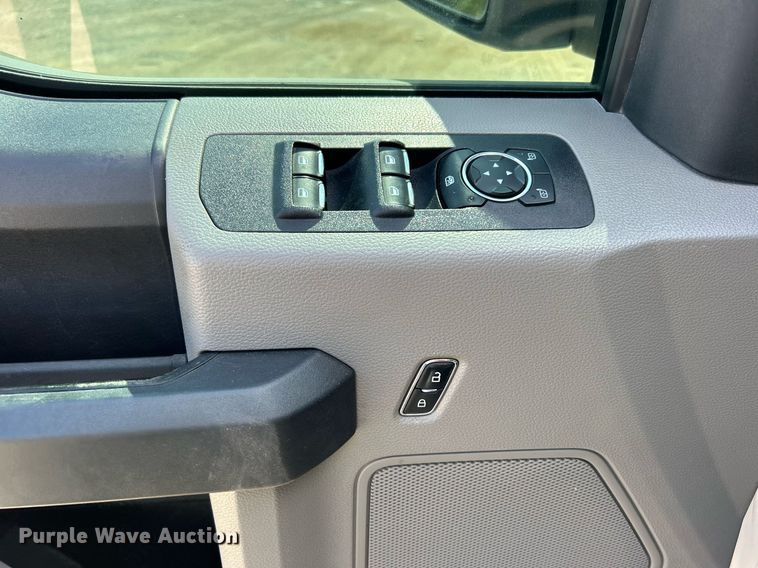 image for item DO7535 2020 Ford F150 XL SuperCrew pickup truck