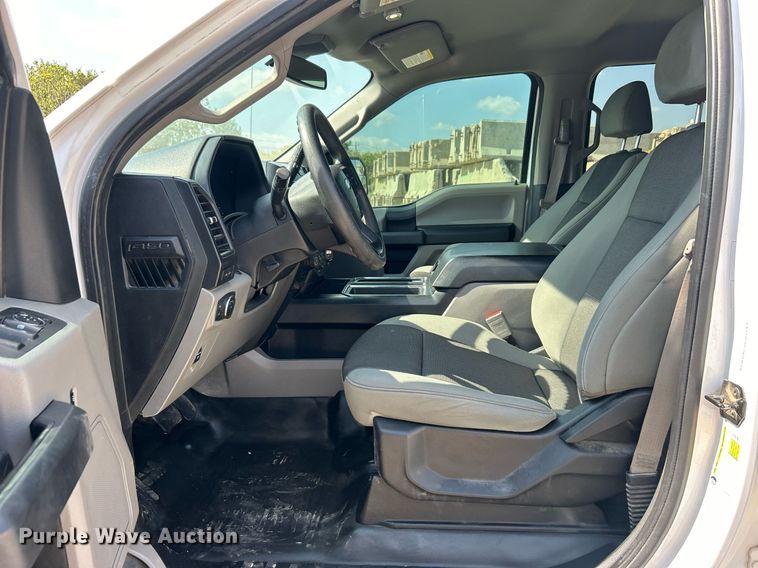 image for item DO7535 2020 Ford F150 XL SuperCrew pickup truck