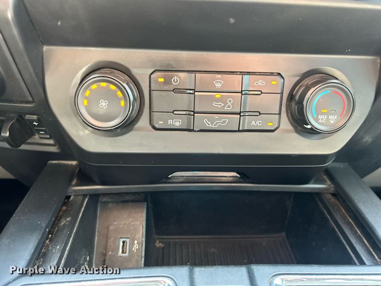 image for item DO7535 2020 Ford F150 XL SuperCrew pickup truck