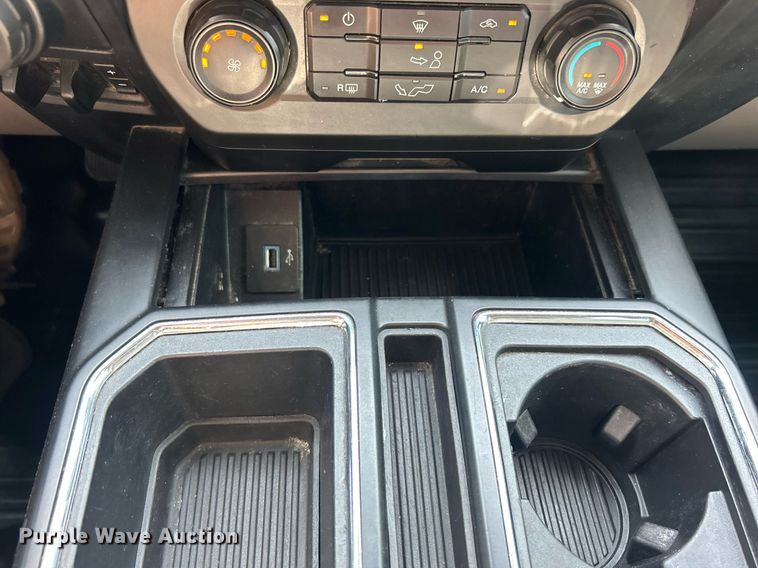 image for item DO7535 2020 Ford F150 XL SuperCrew pickup truck