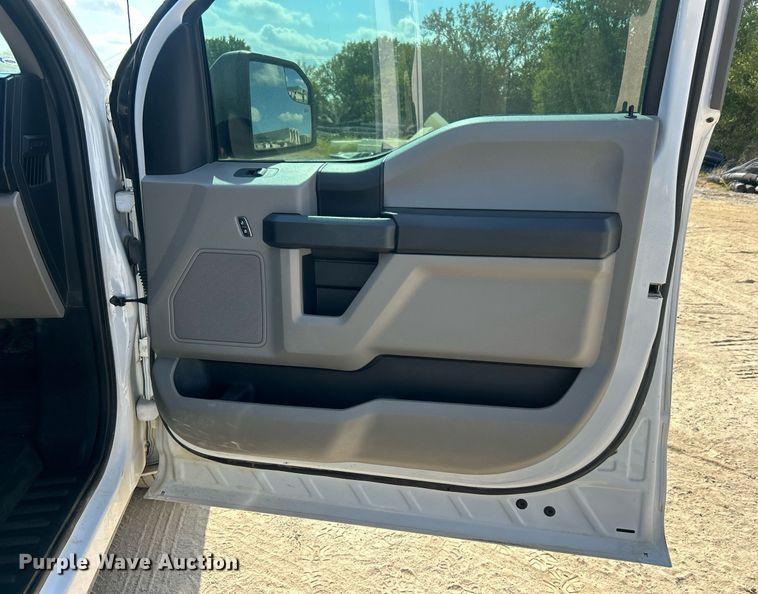 image for item DO7535 2020 Ford F150 XL SuperCrew pickup truck