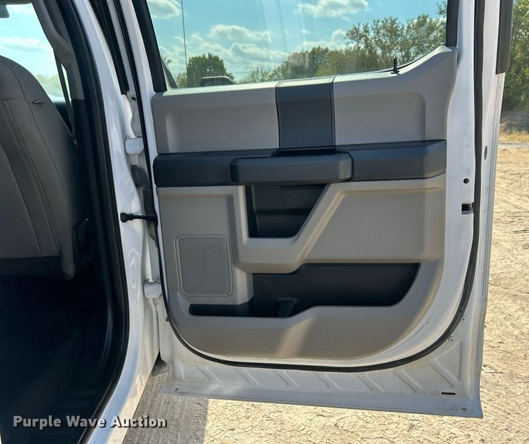 image for item DO7535 2020 Ford F150 XL SuperCrew pickup truck