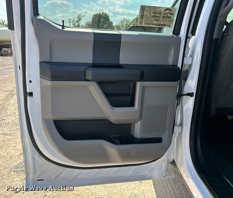 image for item DO7535 2020 Ford F150 XL SuperCrew pickup truck