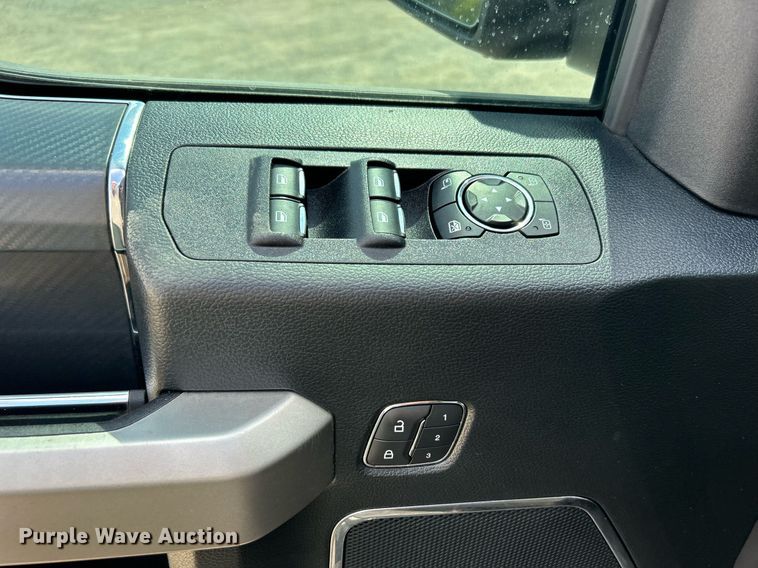 image for item DO7541 2020 Ford F150 Lariat SuperCrew pickup truck