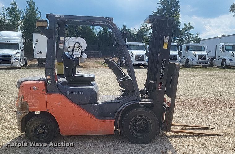 image for item DQ3676 Toyota  8FDU25 forklift