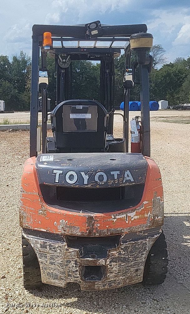 image for item DQ3676 Toyota  8FDU25 forklift