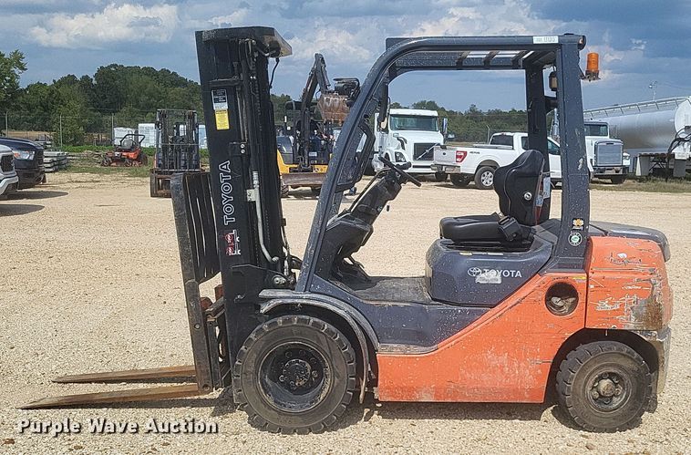 image for item DQ3676 Toyota  8FDU25 forklift
