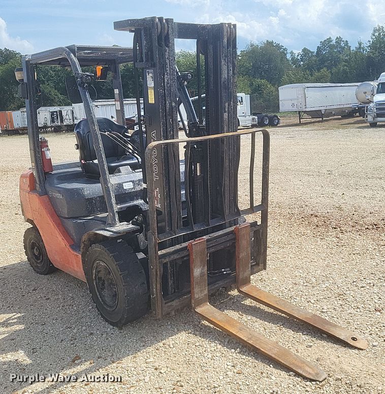 image for item DQ3676 Toyota  8FDU25 forklift