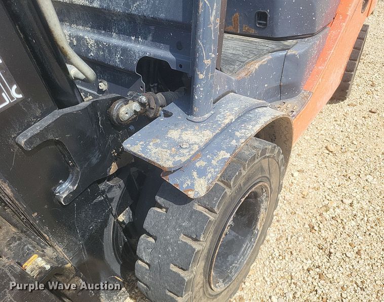 image for item DQ3676 Toyota  8FDU25 forklift