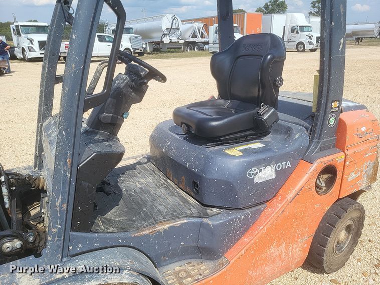 image for item DQ3676 Toyota  8FDU25 forklift