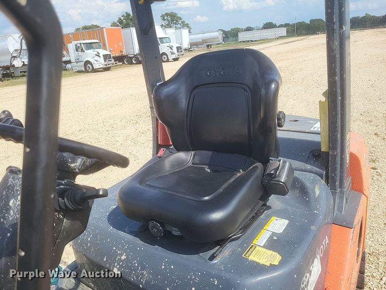 image for item DQ3676 Toyota  8FDU25 forklift