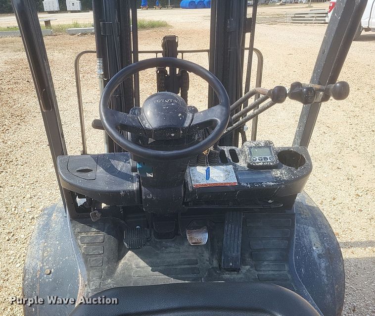 image for item DQ3676 Toyota  8FDU25 forklift