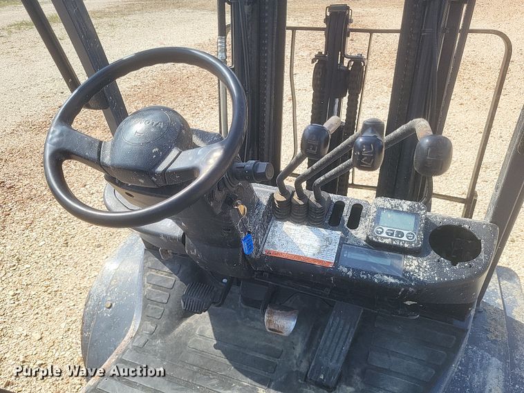 image for item DQ3676 Toyota  8FDU25 forklift