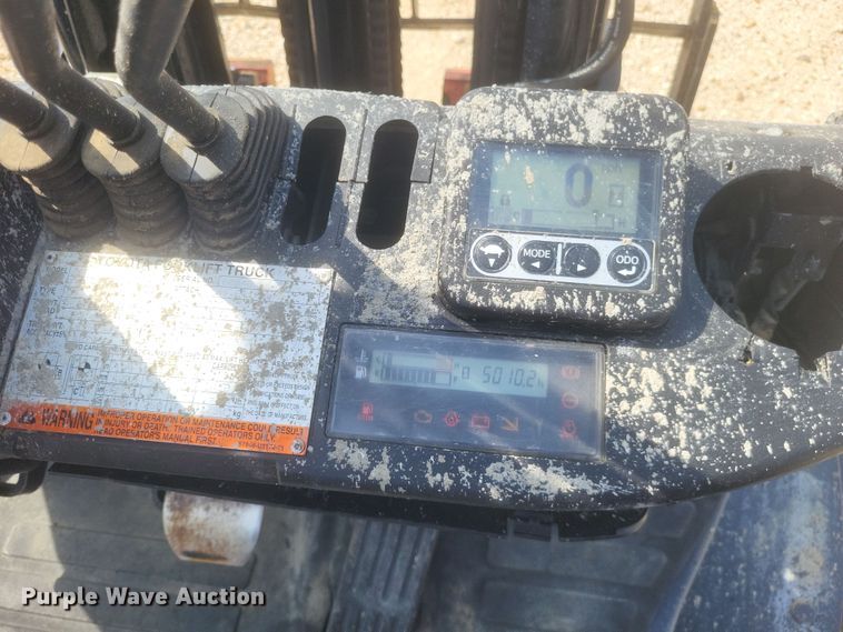 image for item DQ3676 Toyota  8FDU25 forklift