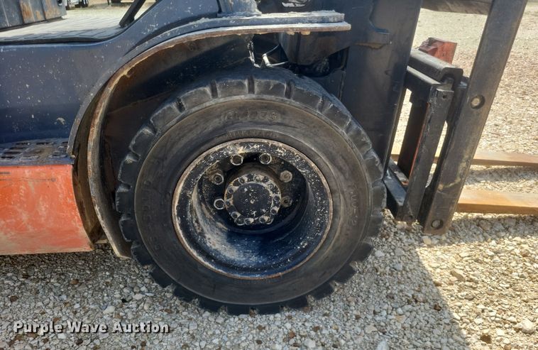 image for item DQ3676 Toyota  8FDU25 forklift