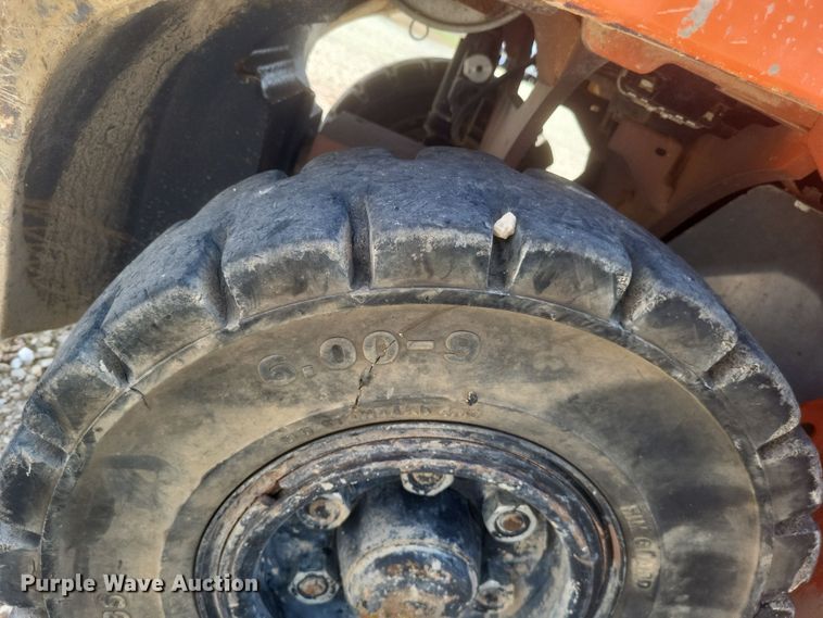 image for item DQ3676 Toyota  8FDU25 forklift