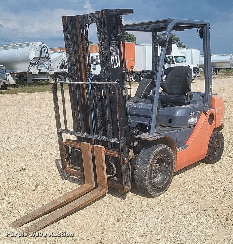 image for item DQ3677 Toyota  8FDU25 forklift
