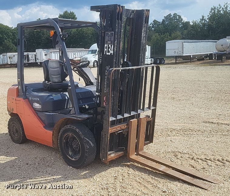 image for item DQ3677 Toyota  8FDU25 forklift