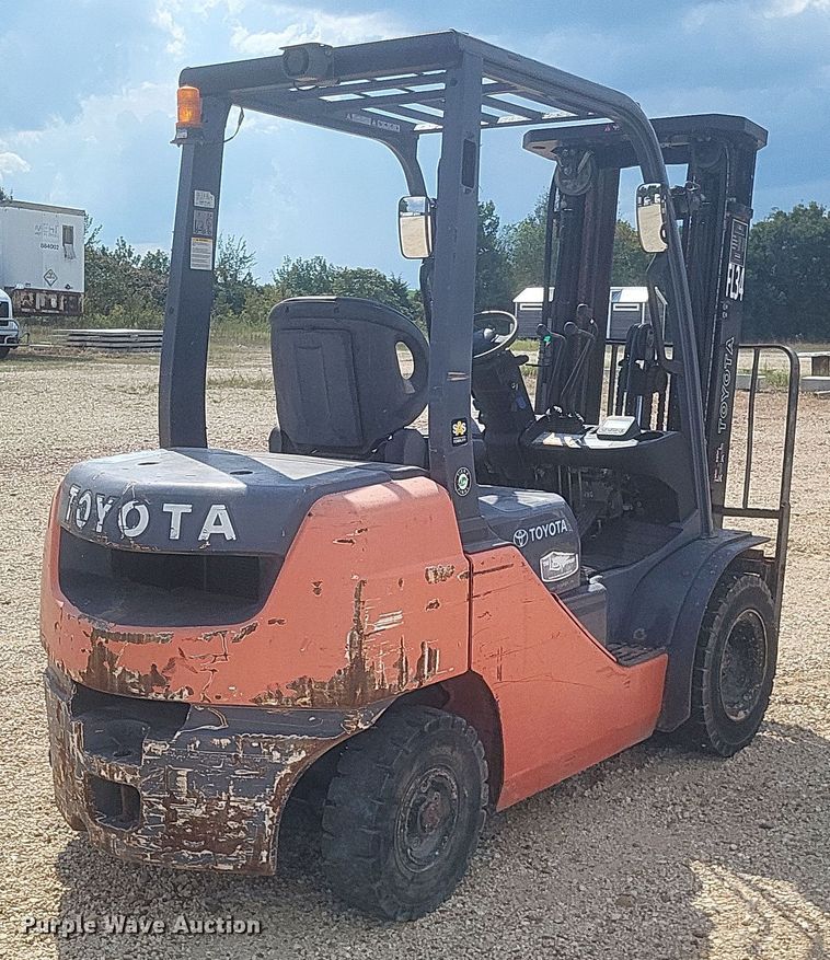 image for item DQ3677 Toyota  8FDU25 forklift